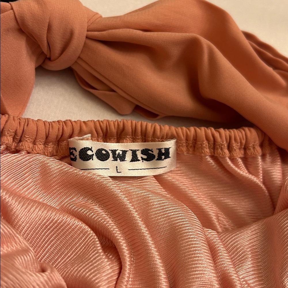 Ecowish Coral Lace Mini Dress
Size Large - Picture 3 of 4